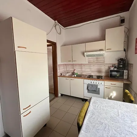 Solyom Szallo Apartment *