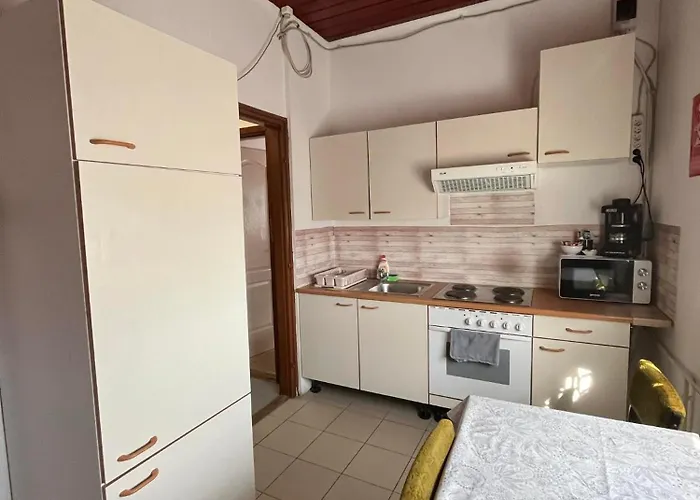 Solyom Szallo Apartment *